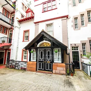 Famous House, 1 Minute From Castle Apartment